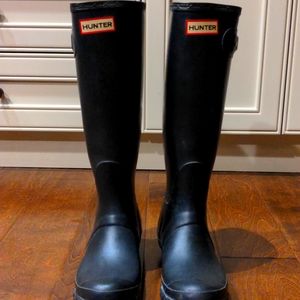 Hunter original black long rain boots in 7B (but fits like an 8).
